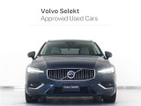 簡潔なラインと明確な意図をもって形作られたV60の外観は、伝統的なスカンジナビアンデザインそのものです。躍動感に溢れ優雅な雰囲気を持ち、細部に至るまで気を配られたその姿には確かな自信が映し出されます。
