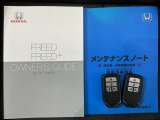 スマートキーは鍵をバッグに入れたままでもドアロックの開閉やエンジンのON・OFFができます。夜間や雨の日も鍵を探さなくて良いので便利です。