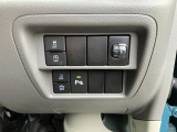 各機能の切り替えボタンは運転席前方の手の届きやすい場所に配置してあります。
