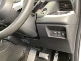 左側に高速で便利なETCがあり、横滑りを防ぐVSAなどのスイッチは、運転席の右側、手の届きやすい位置にあります。