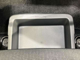 助手席アンダーボックスは運転用の替え靴や、車内に常備しておきたい子供用品、着替えた服などが収納できて便利です。女性に嬉しい収納スペースです★