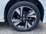 【タイヤ・ホイール】 純正15インチアルミホイール タイヤサイズ《165/55R15》になります。