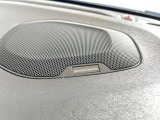 【harman kardon】ハーマンカードンのHi-Fiスペシャリストと共に、モデル別に開発・設計された専用チューニングが臨場感溢れる音響空間を実現しています。