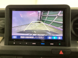 バックモニター付きで、車庫入れやバック時の後方確認をサポート。