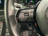 ステアリングにオーディオ操作スイッチが付いています。オーディオ画面に直接タッチしなくても操作が出来ますので、運転に集中できます。