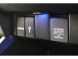 USBオーディオ用ソケットがついていますので携帯電話などを接続すれば音楽等の再生が可能です!充電用ソケットもございます!