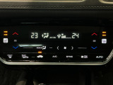 オートエアコンは左右席で独立温度コントロールが可能です。運転席はキンキンに冷やして助手席はマイルドにと言った設定が可能です☆暑さ寒さでケンカすることもなくなりますね♪