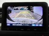 バックカメラの画像です。ガイドラインがスムースな車庫入れをサポートいたします。車庫入れの安心感がアップしますね。