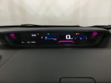 メーターも見易いレイアウトなので安心ドライブをサポートします。