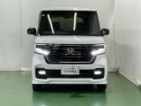 LEDヘッドライトを装備しています。LEDヘッドライトはとても明るく、雨の日や夜間走行も安全・安心です。オートライトコントロール付きで周囲の明るさに応じて自動で点灯・消灯します