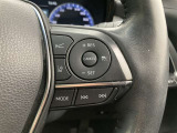 前方の車との車間を設定し、スピードを上げたり緩めたりを自動で行ってくれる追尾式の「レーダークルーズ」。上級装備の一つです!高級車にしかつかない嬉しい機能です。