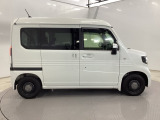 スライドドアなら狭い駐車場でもドアをぶつける心配がありません。ステップが低く乗り降りもしやすいです。