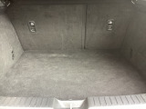 ラゲッジルーム内の凹凸をなくす事でスッキリした広がりを造りだし、荷物がスムーズに出し入れできる気持ちよさ、使い易さを実現!
