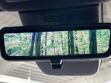 【デジタルインナーミラー】後席の大きな荷物や同乗者で後方が確認しづらい時でも安心!カメラが撮影した車両後方の映像をルームミラー内に表示。クリアな視界で状況の確認が可能です!