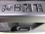運転席からドアミラーの格納やすべての窓の開閉などが出来ます。