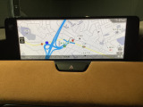 10.25インチ大型モニターのマツダコネクトナビ。手元を見ずに操作できるコマンダーコントロールや、視線移動の少ないセンターディスプレイで運転に集中して安全に走りをお楽しみください。