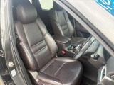 人間工学に基づいた設計で、理想的な運転姿勢を常にキープします。Ergonomic design maintains your ideal driving posture.