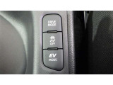 『EVモード』はモーターのみで走行しガソリンを消費しないハイブリッド車ならではの環境にも優しい走行です