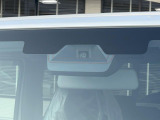 【スズキ セーフティサポート】走行中に前方の車両等を認識し、衝突しそうな時は警報とブレーキで衝突回避と被害軽減をアシスト。より安全にドライブをお楽しみいただけます。