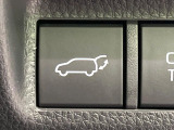 【パワーバックドア】スマートキーや運転席のボタンを押すだけでリアゲートが自動で開閉します!荷物を持っている時や、高い位置にあるバックドアを閉める際に便利な機能です♪