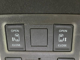 【両側パワースライドドア】スマートキーや運転席のスイッチで後席両側スライドドアの開閉が可能♪電動だから力を入れてドアを開ける必要が無く、小さなお子様でも簡単に開け閉めでき快適です♪