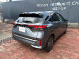 フロントだけでなく、バックソナーも付いてるので駐車時もバッチリ補助してくれます(*^^*)