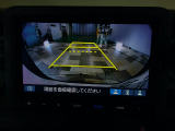バックカメラの画像です。ガイドラインがスムースな車庫入れをサポートいたします!車庫入れの安心感がアップしますね☆