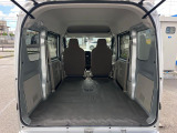 積み下ろしのしやすいデッキにはたっぷりと荷物を積み込んでいただけます。遊びから仕事まで、様々なシーンで頼れます♪