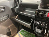 店内では季節で変わるダイハツオリジナルの美味しいスイーツとドリンクでおもてなしいたします。