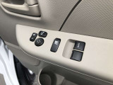 パワーウィンドウスイッチです。電動格納ドアミラーの操作もこちらで