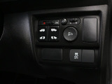 【両側電動スライド】スライドドアは両側電動スライドドアになっております。運転席からの開閉も出来、リモコンキーでも離れたところから開閉出来ますので大変便利な装備です。