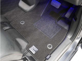 Honda認定中古車に新品の純正フロアマットを装着しました。気分よくドライブをお楽しみいただけます♪