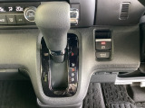 発進時から滑らかに加速する無段階変速のCVTはストップ&ゴーの多い街の中も快適です