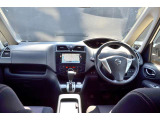 セレナの運転席周りの画像です。