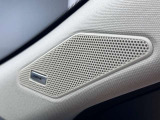 車内に最適化されたBOSE製のプレミアムスピーカー。クリアで臨場感あふれる高音質な音楽体験を提供します。
