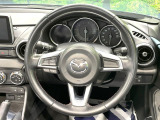 【純正革巻きステアリング】上質な革を使用することで、手にしっかり馴染みとても運転しやすいハンドルです♪