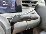 オートライト機能付きです♪またハイビームアシストで、先行車または対向車や周囲の明るさなどに応じ、自動的にハイビーム(上向き)とロービーム(下向き)を切り替えます♪