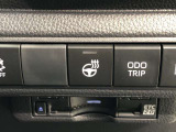 ステアリングヒーター付き。寒い日のドライブも、手のひらから温めてくれます。