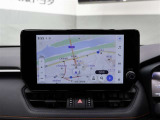 【ディスプレイオーディオ(コネクティッドナビ対応)Plus】通信型のコネクティッドナビに加え車載ナビも搭載しています。コネクティッドナビはご契約を頂くとR10年6月30日まで無料でご利用いただけます。