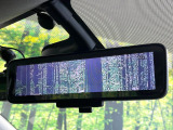 【デジタルルームミラー】後席の大きな荷物や同乗者で後方が確認しづらい時でも安心!カメラが撮影した車両後方の映像をルームミラー内に表示。クリアな視界で状況の確認が可能です!