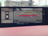 狭い場所での駐車やすれ違いなどでより的確な運転操作に役立つ360&deg;ビューモニターが装備されています。