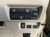 運転席下、各種操作スイッチ