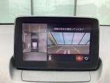 狭い場所での駐車やすれ違いなどでより的確な運転操作に役立つ360&deg;ビューモニターが装備されています。