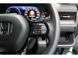 Hondaセンシングの機能のひとつ、アダプティブクルーズコントロール付!アクセルから足を離しても設定したスピードと前車との車間を保ち走行してくれます!車線維持もアシスト☆高速道路で疲労軽減ですね☆