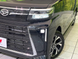 【LEDヘッドライト】悪天候や夜間走行時も良好な視界を確保し安心して運転できる高輝度LEDヘッドライトを装備!点灯速度が早く、消費電力も抑えられています。