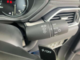【アダプティブLEDヘッドライト】夜間走行時に先行車や対向車の状況をクルマが判断。ヘッドランプの照射範囲や明るさを自動的に変化させます。