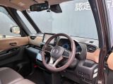 室内はプレミアムグラデーションインテリアでオシャレ☆★フロントガラスも大きいので運転席からの視界も広くとても見やすいです(*'&omega;'*)