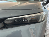 LEDヘッドライトは、点灯の瞬間から最大光量を発揮し、突然暗くなるトンネルなどでの安定感を高めます。