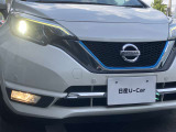 配光特性に優れ路肩まで明るく照らすLEDライトを採用、対向車への眩惑を防ぐマニュアルレベライザーも完備!