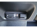 有料道路のレーン通過に便利なETC2.0車載器を装着しています。ご利用にはセットアップが必要となります。